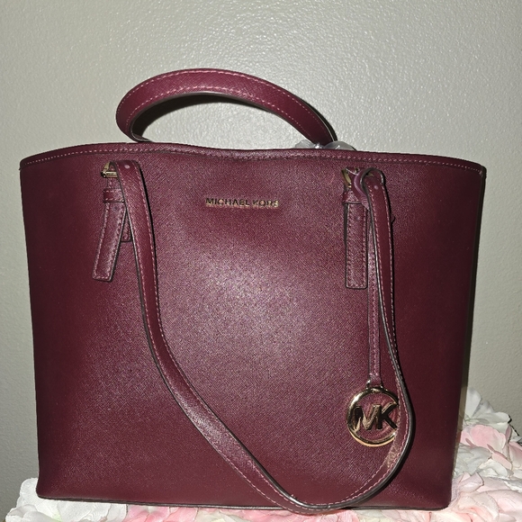 Michael Kors Handbags - Euc Michael Kors Jet Set Tote Bag